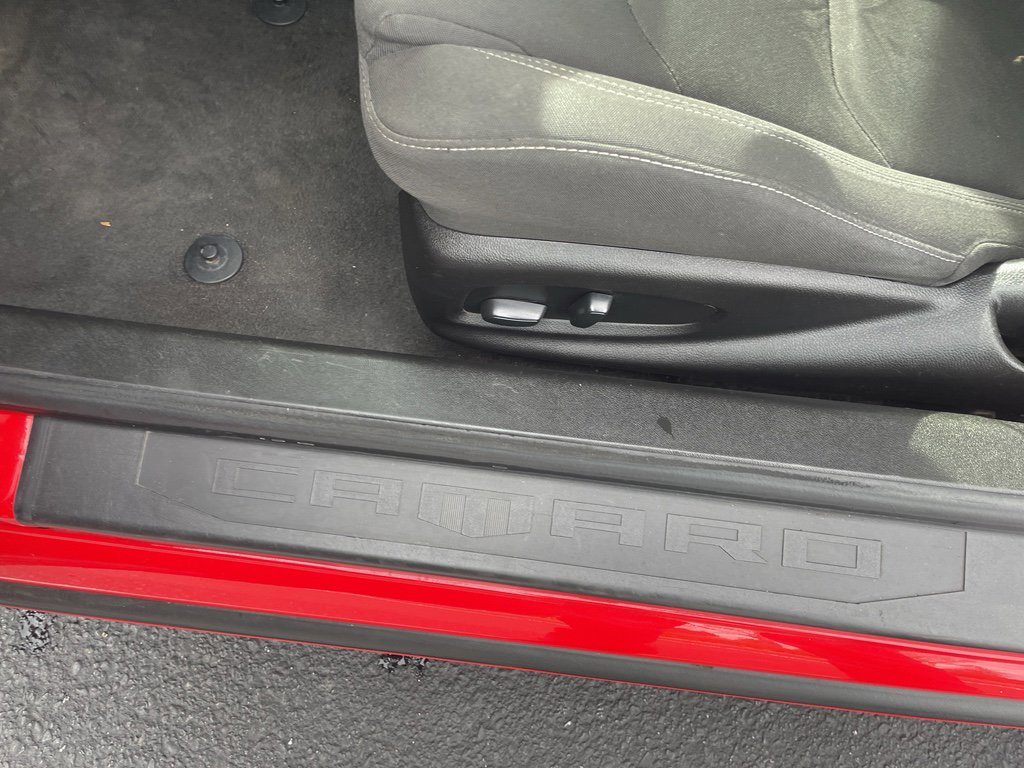 Used 2020 Chevrolet Camaro LT image 17