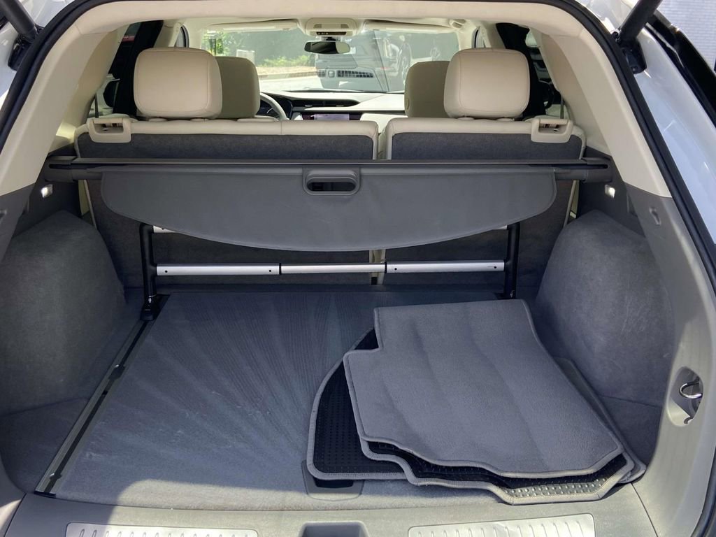 Certified 2023 Cadillac XT5 Premium Luxury FWD image 10
