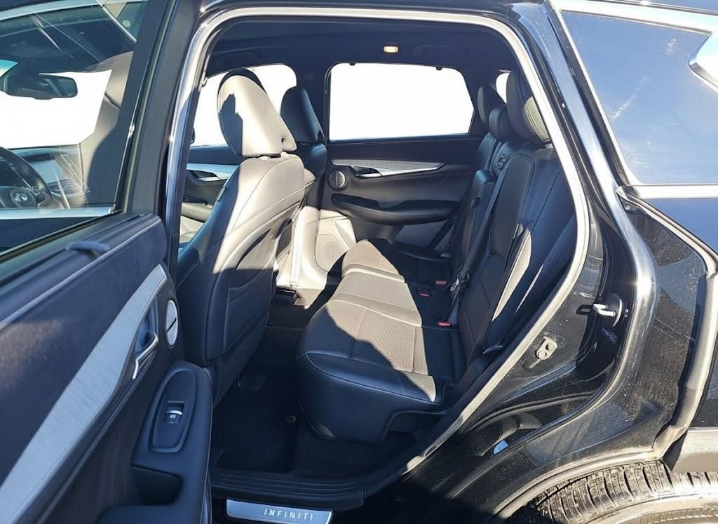 Used 2019 INFINITI QX50 Essential w/ Sensory Package AWD/4WD image 11