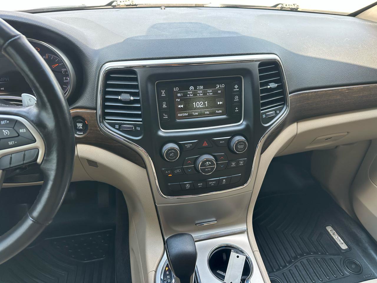 Used 2016 Jeep Grand Cherokee Laredo w/ Quick Order Package 23E AWD/4WD image 12