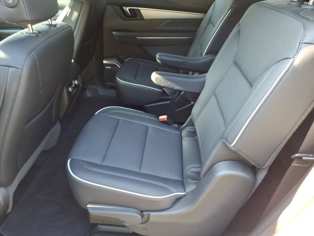 Used 2026 Buick Enclave Preferred FWD image 12