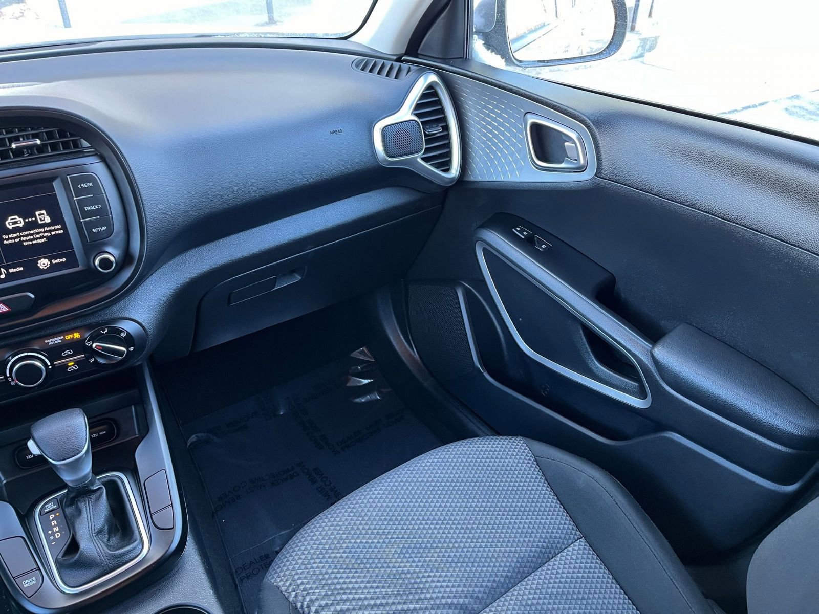 Used 2025 Kia Soul LX w/ LX Technology Package image 31