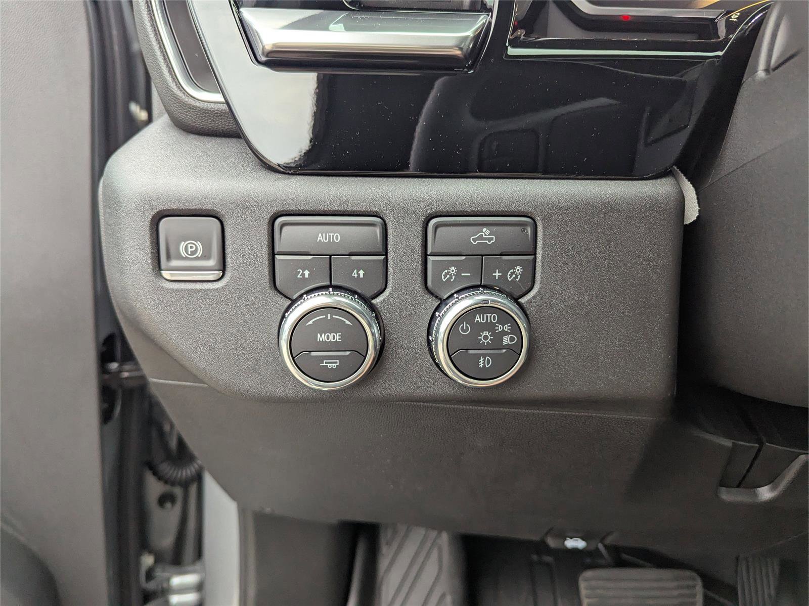 New 2026 GMC Sierra 1500 Elevation w/ LPO, Elevation Black Package image 33