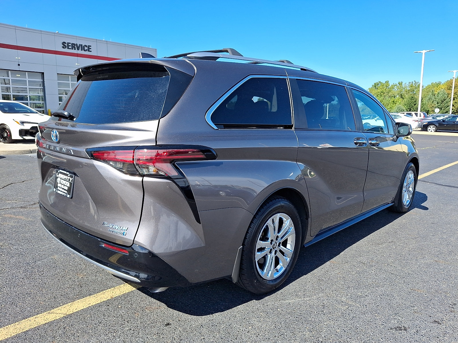Used 2024 Toyota Sienna Platinum AWD/4WD image 6
