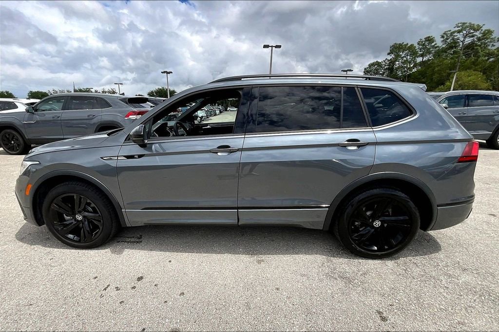 Certified 2023 Volkswagen Tiguan SE R-Line image 8