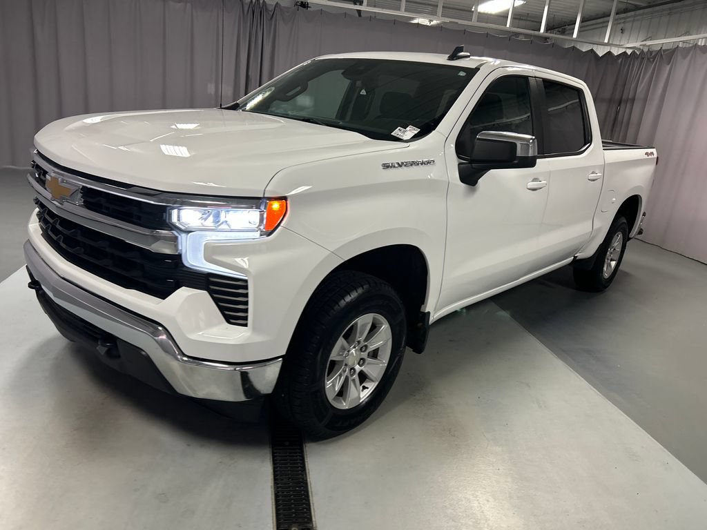 Used 2022 Chevrolet Silverado 1500 LT AWD/4WD image 3