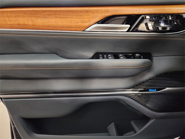 Used 2024 Jeep Grand Wagoneer Series III image 24