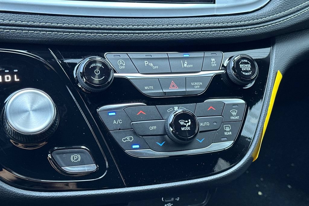 New 2027 Chrysler Pacifica Select FWD image 21