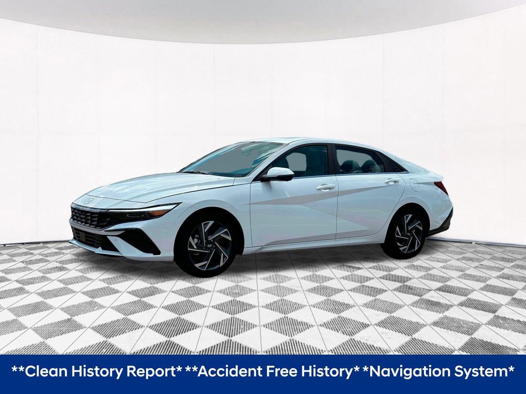 Used 2025 Hyundai Elantra Limited image 2