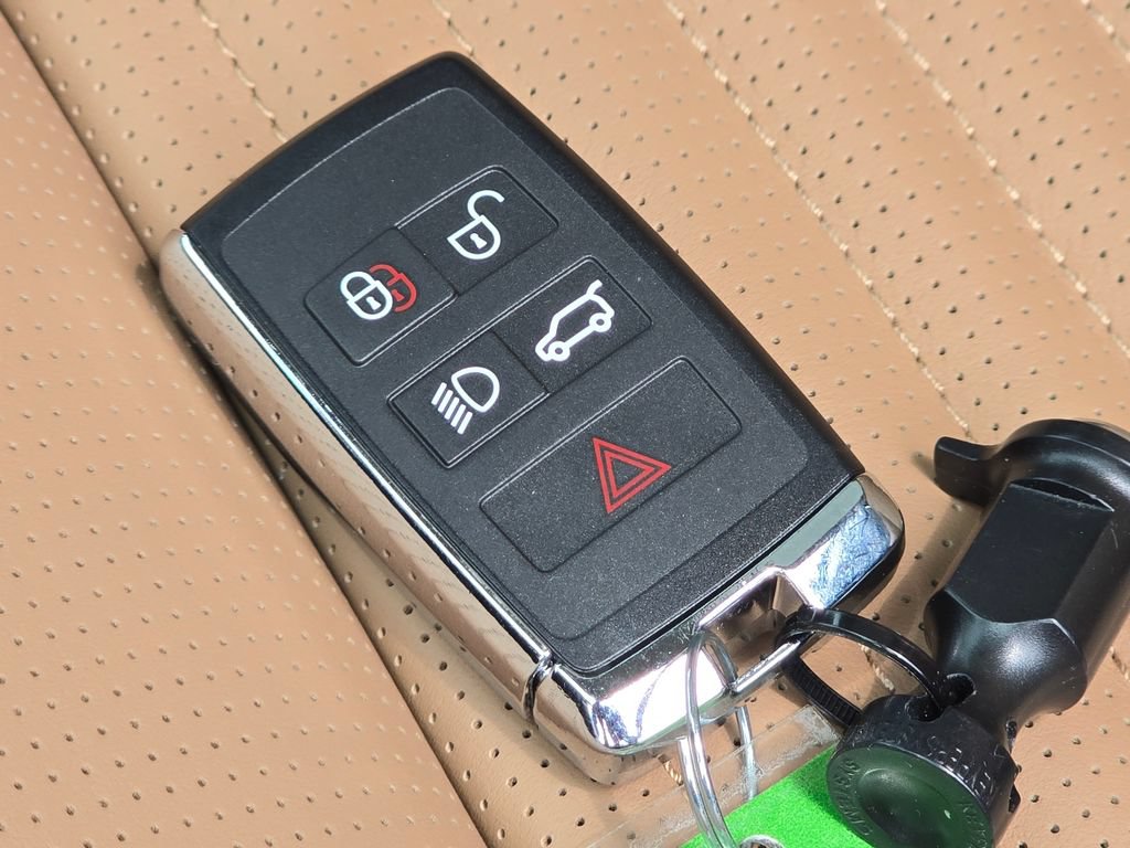 New 2026 Land Rover Discovery Limited Edition AWD/4WD image 46