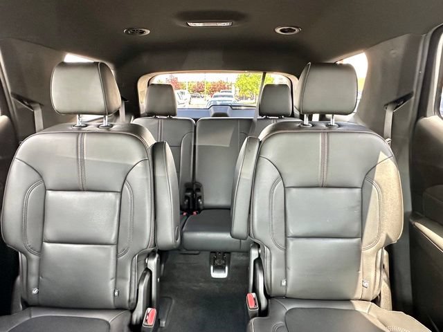 Used 2023 Chevrolet Traverse RS FWD image 30