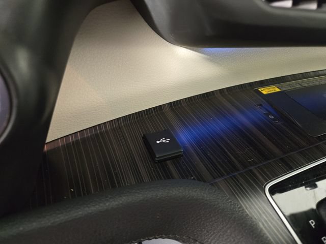 Used 2023 Toyota Sienna Platinum FWD image 29
