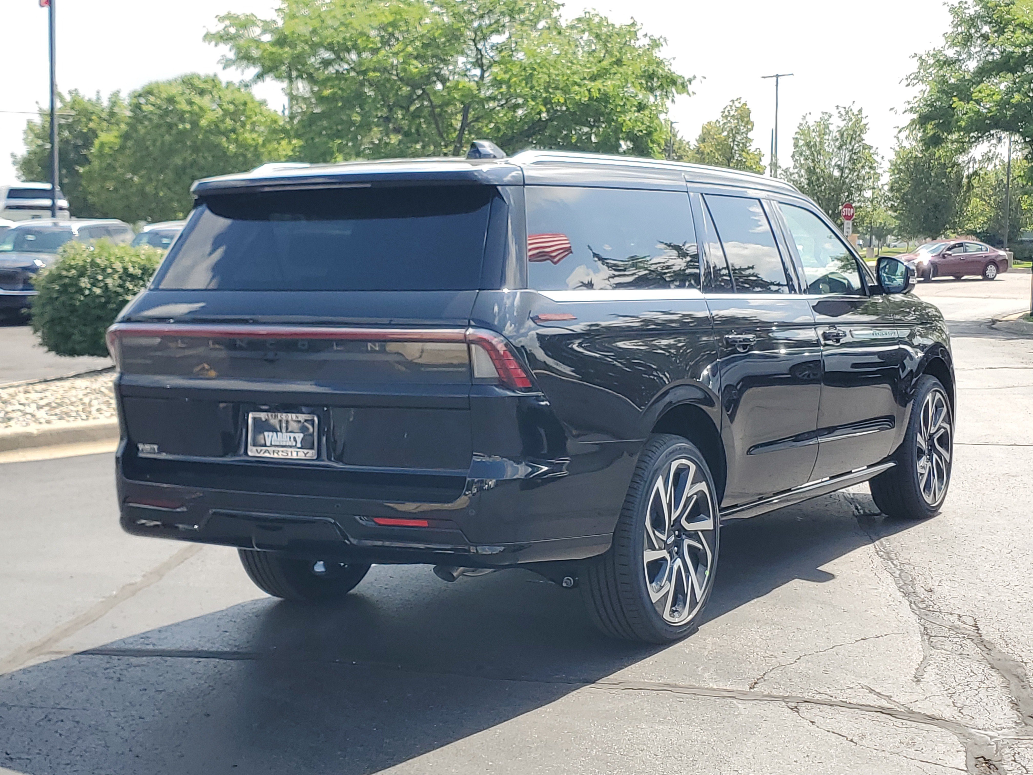 New 2027 Lincoln Navigator L Reserve AWD/4WD image 4