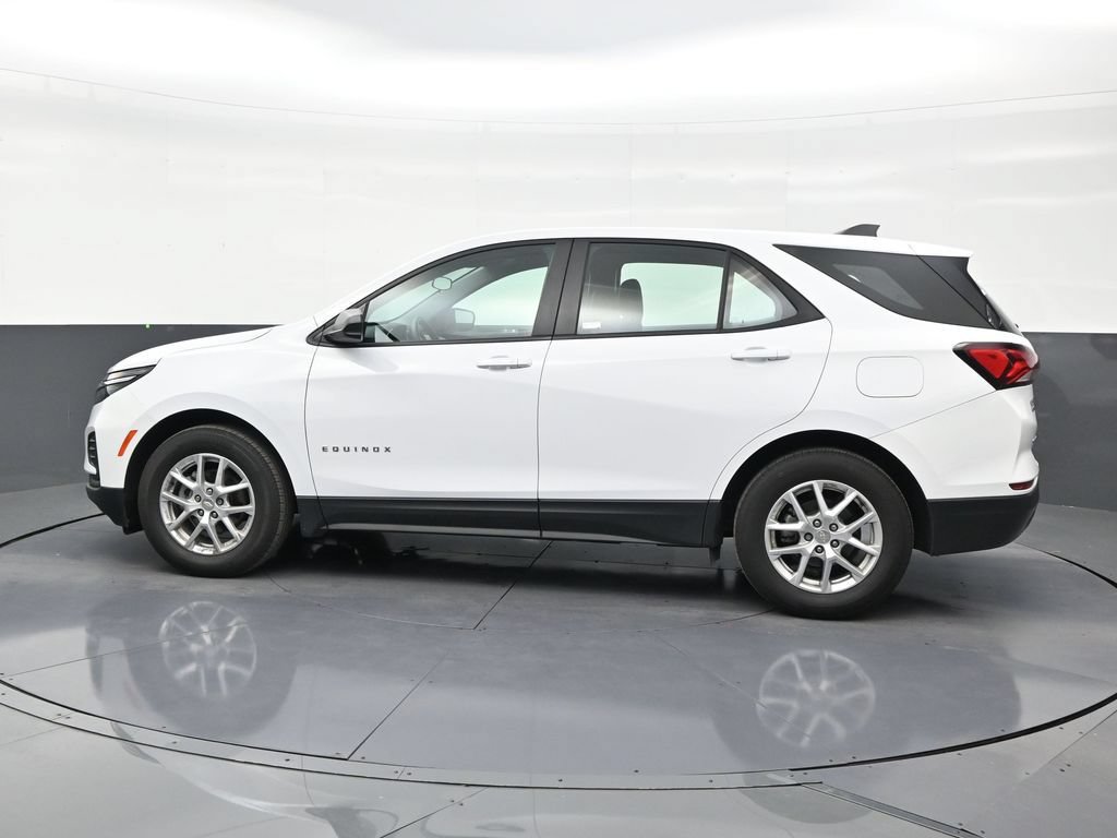 Used 2024 Chevrolet Equinox LS FWD image 2