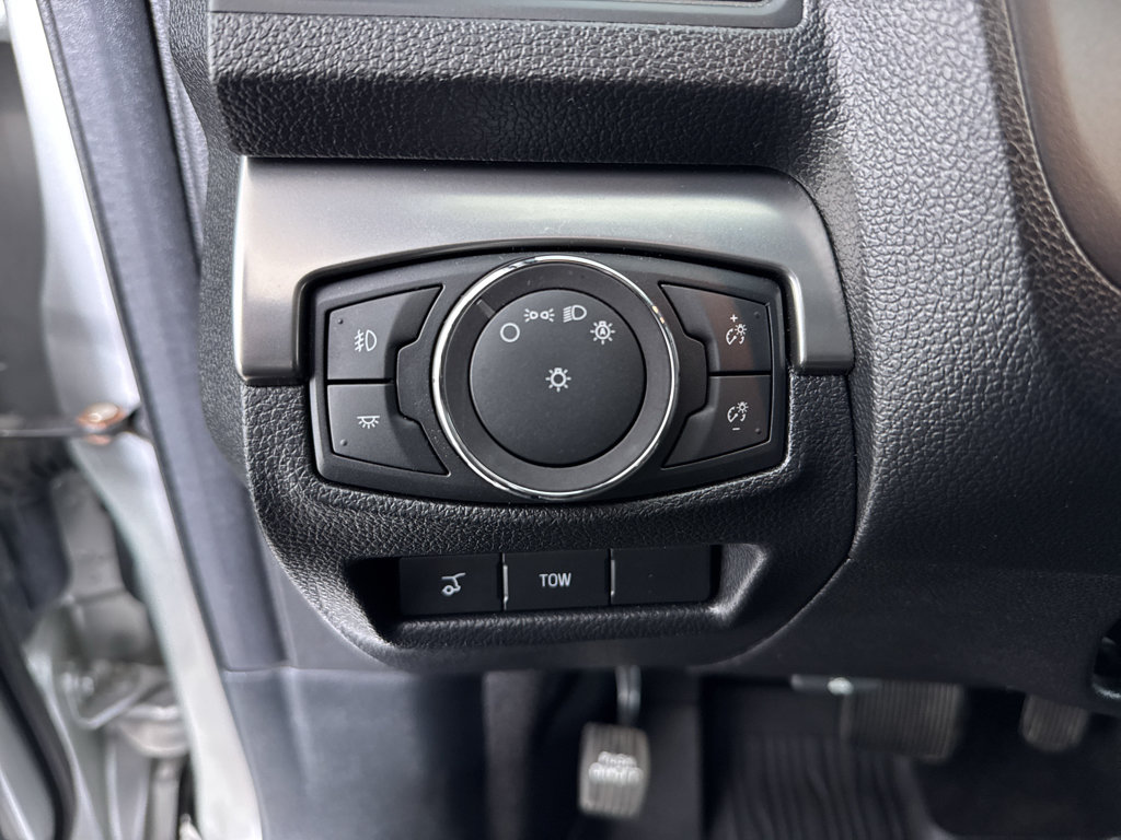 Used 2019 Ford Explorer XLT w/ Equipment Group 202A AWD/4WD image 27