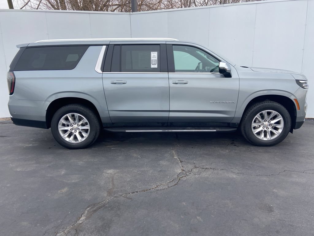 Used 2025 Chevrolet Suburban Premier AWD/4WD image 2