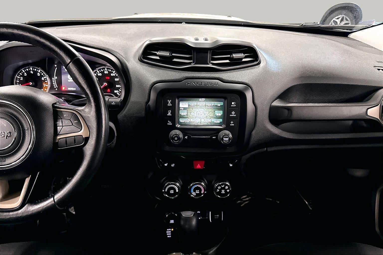 Used 2015 Jeep Renegade Latitude w/ Cold Weather Group II AWD/4WD image 7
