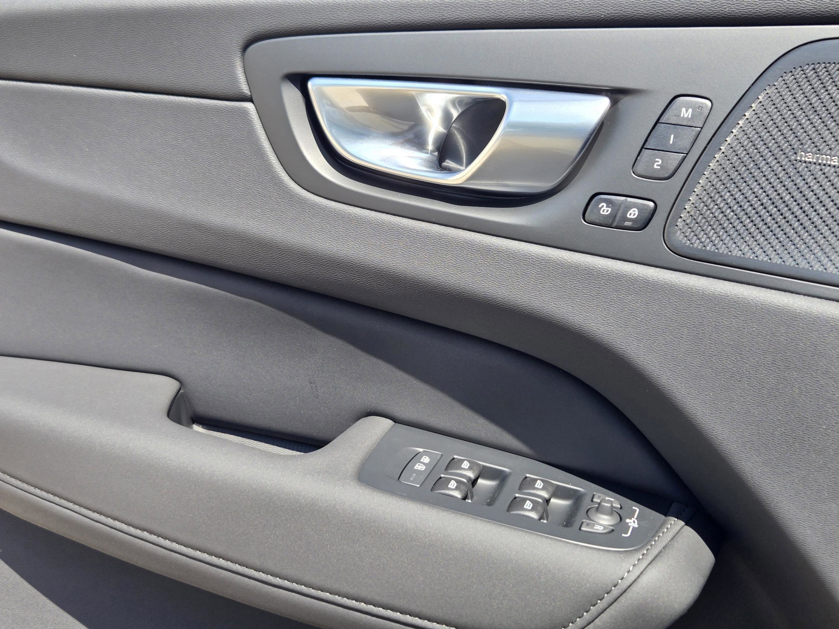 New 2026 Volvo XC60 T8 Ultra w/ Protection Package Premier image 20