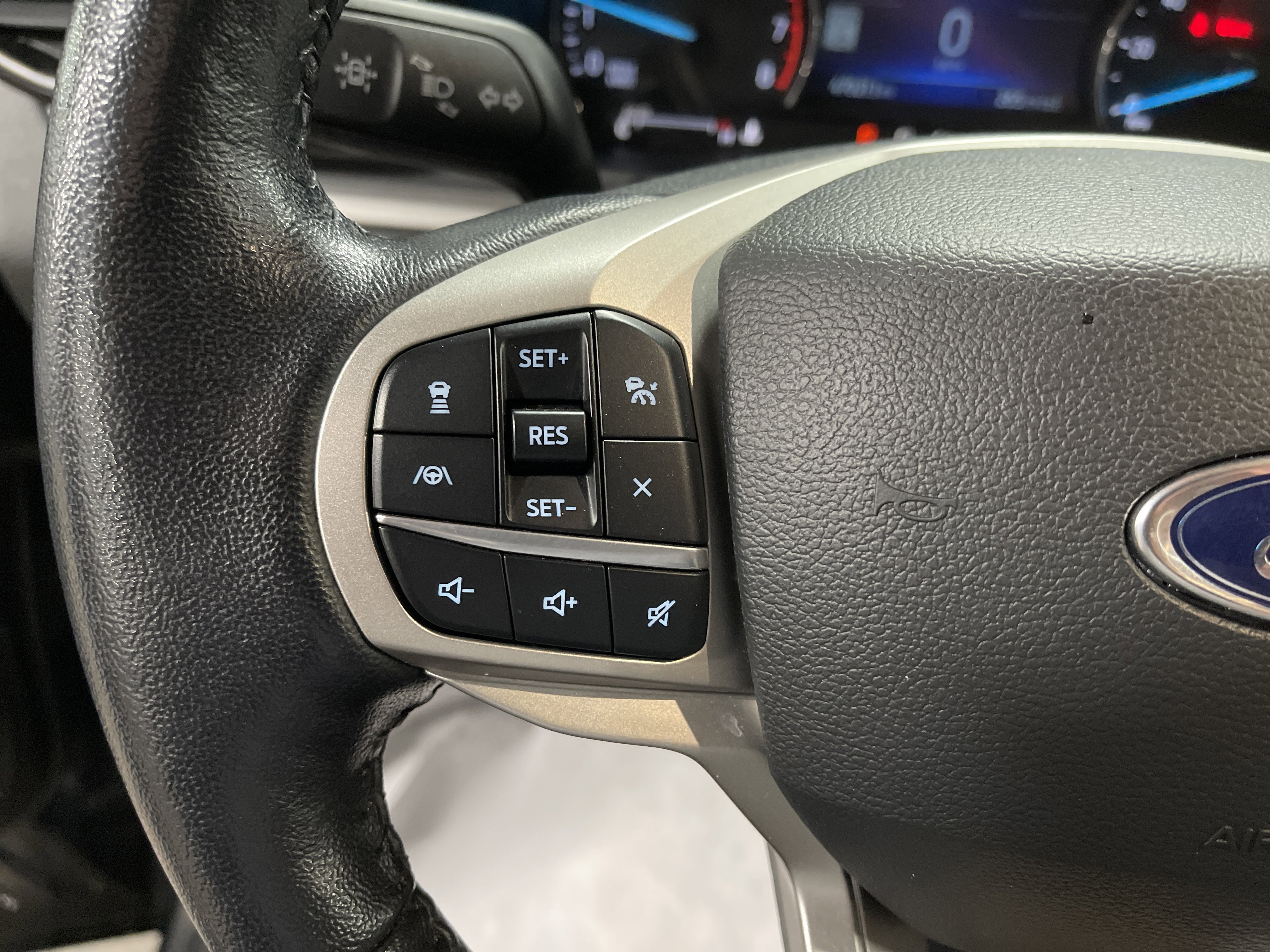 Used 2022 Ford Explorer XLT w/ Equipment Group 202A image 20