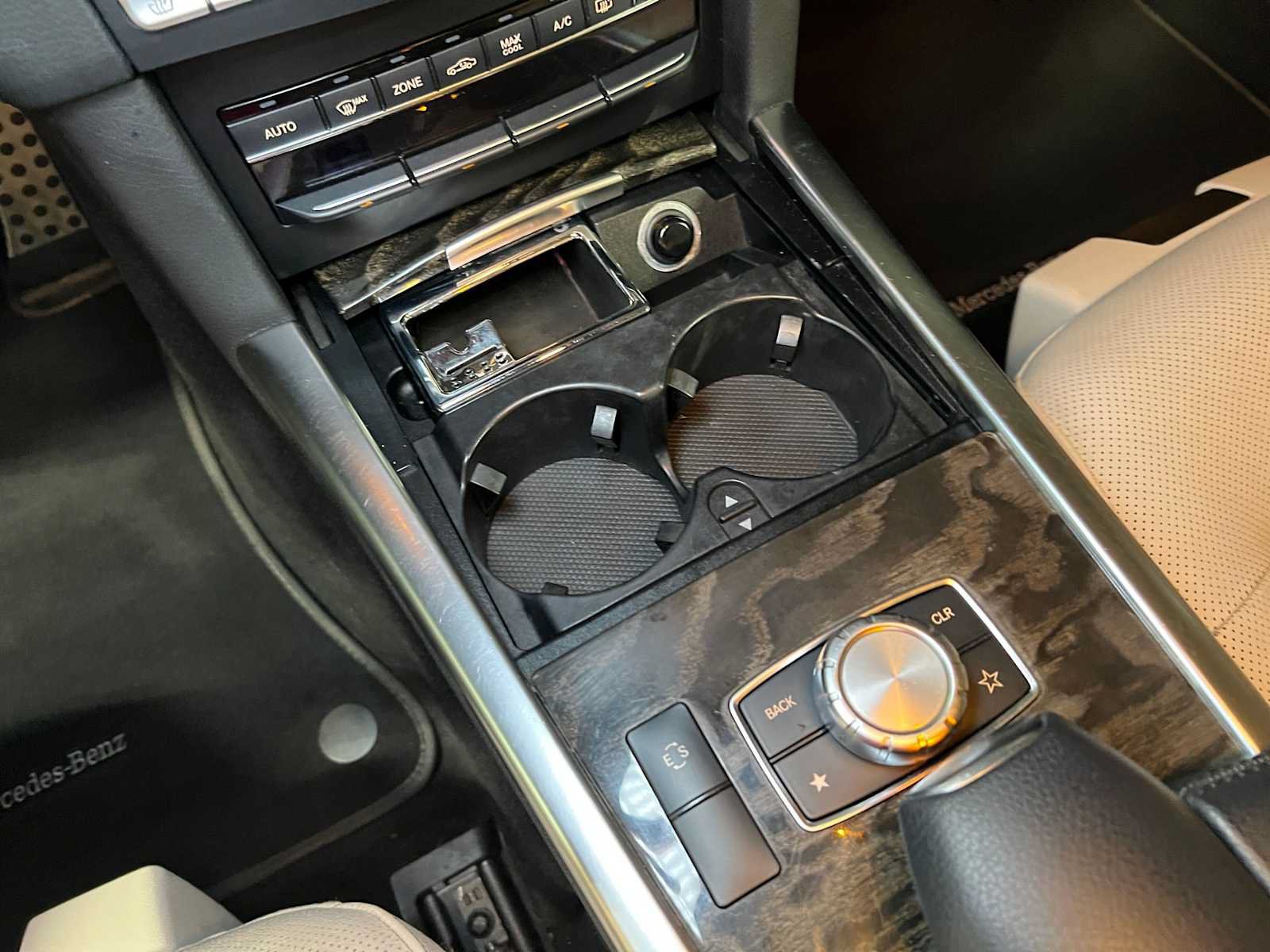 Used 2015 Mercedes-Benz E 400 4MATIC Sedan image 38