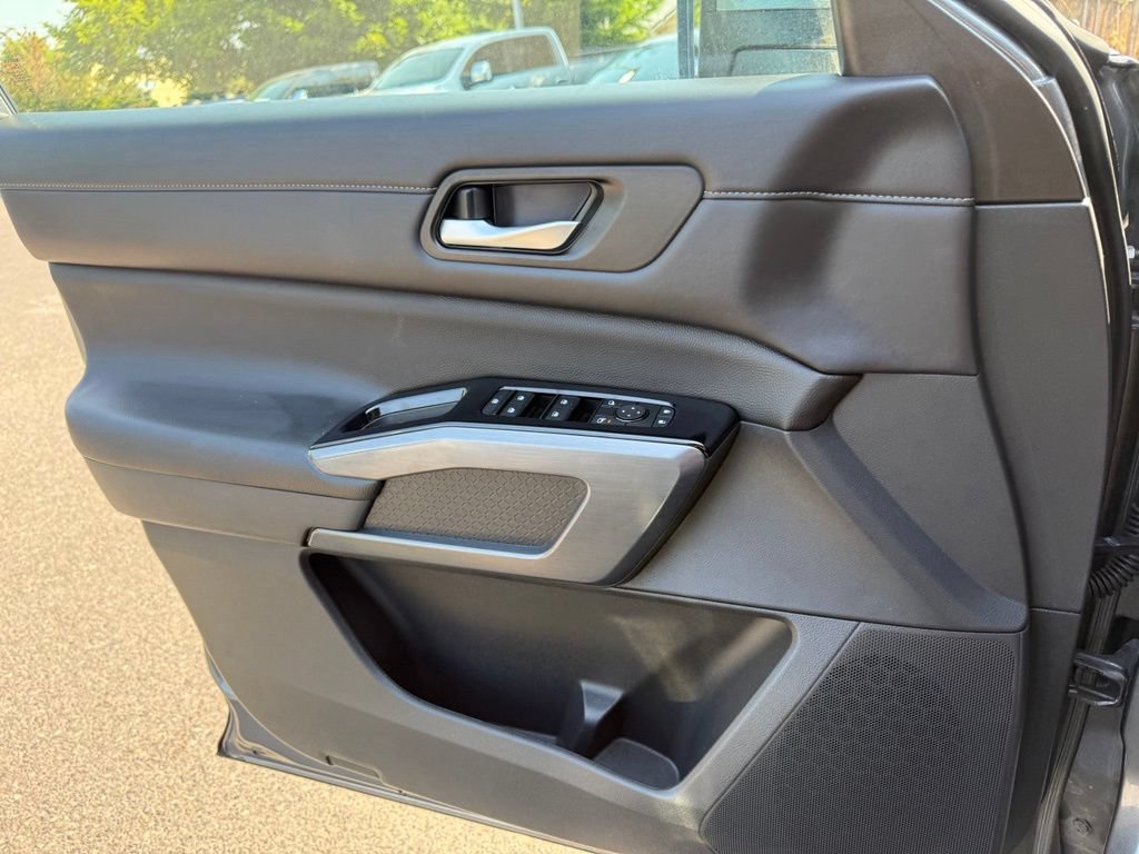 Certified 2025 Nissan Pathfinder SL AWD/4WD image 19