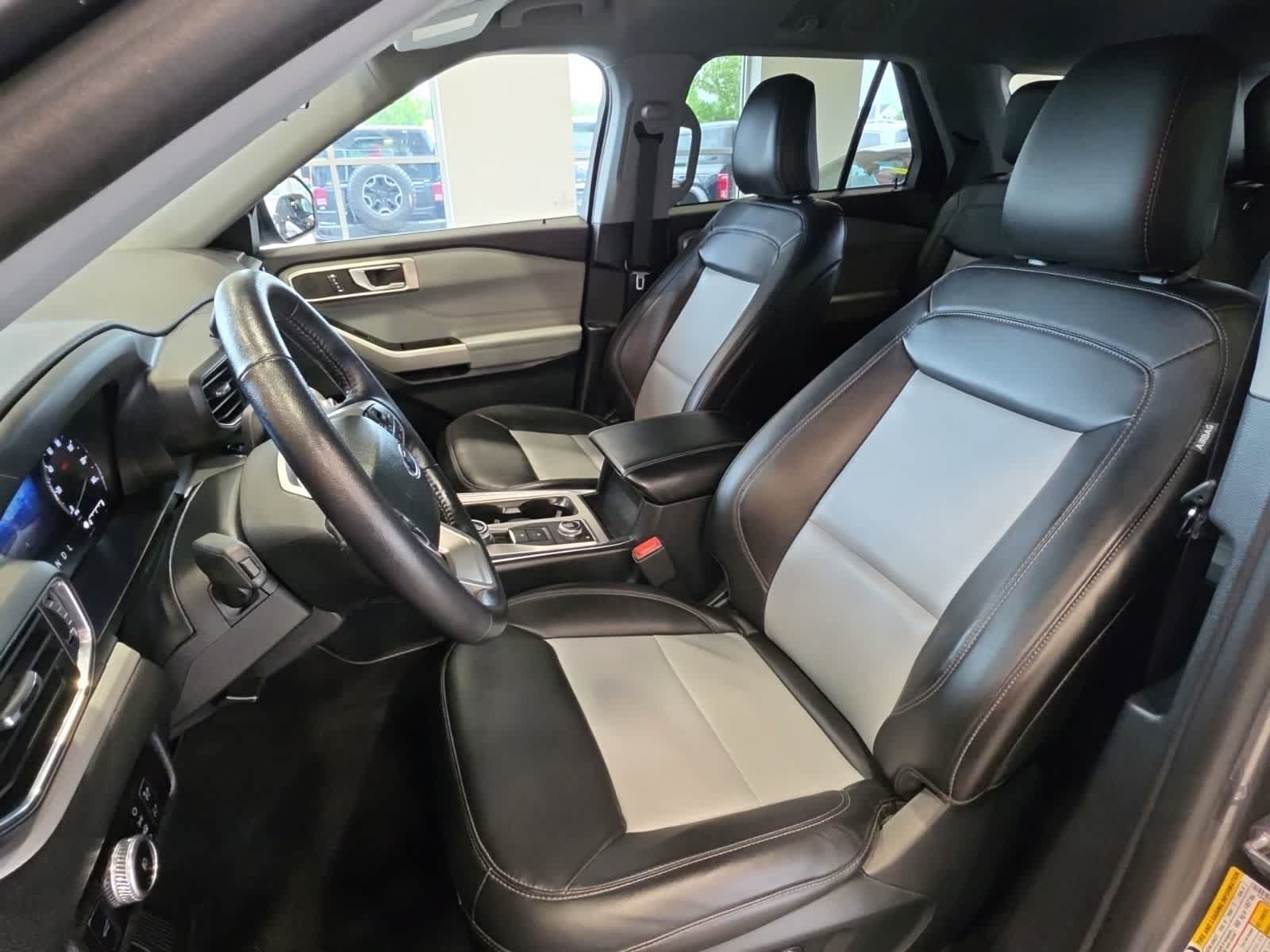 Used 2023 Ford Explorer XLT w/ Equipment Group 202A AWD/4WD image 15