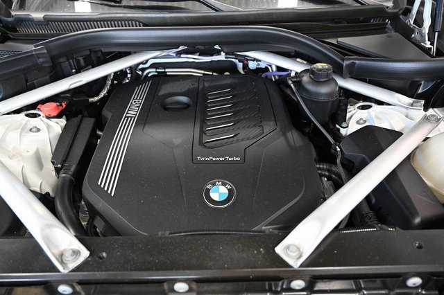 Used 2021 BMW X5 xDrive40i w/ Premium Package image 32