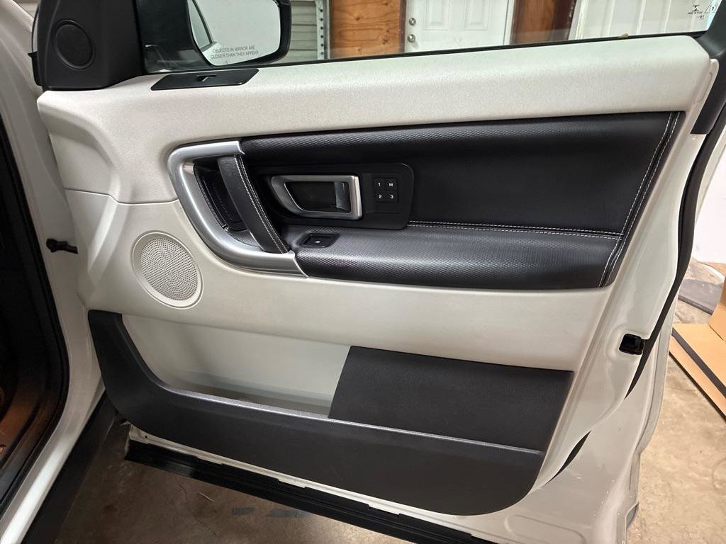 Used 2017 Land Rover Discovery Sport HSE image 27