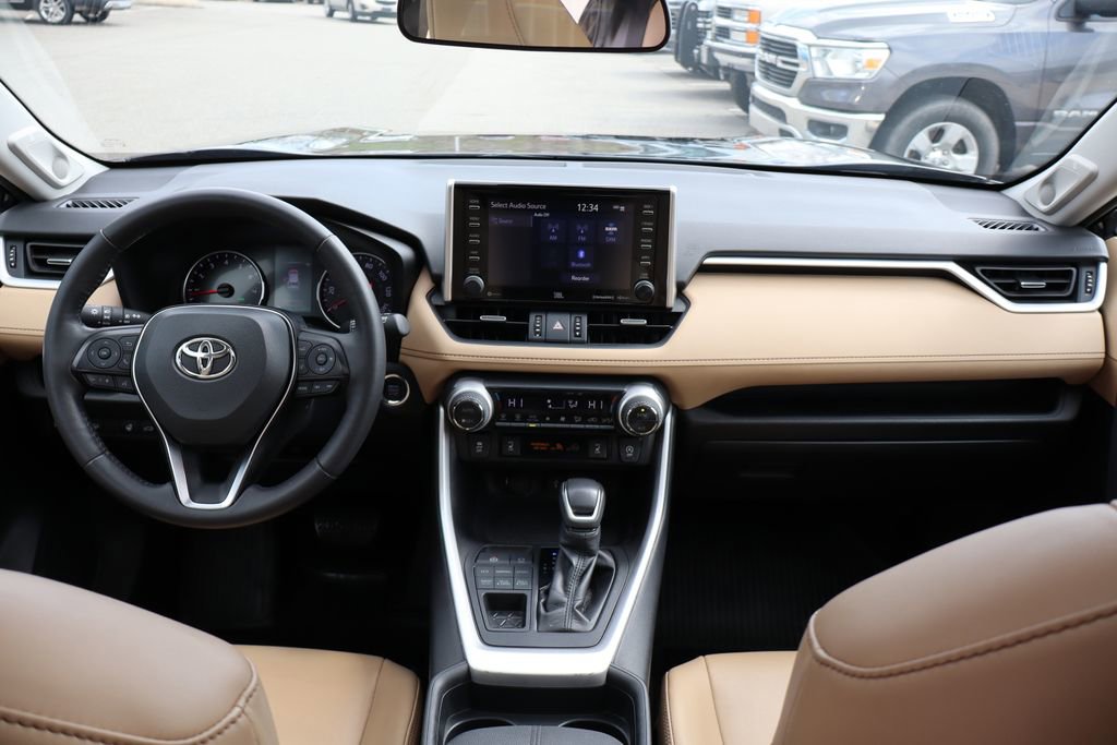 Used 2020 Toyota RAV4 XLE Premium image 41