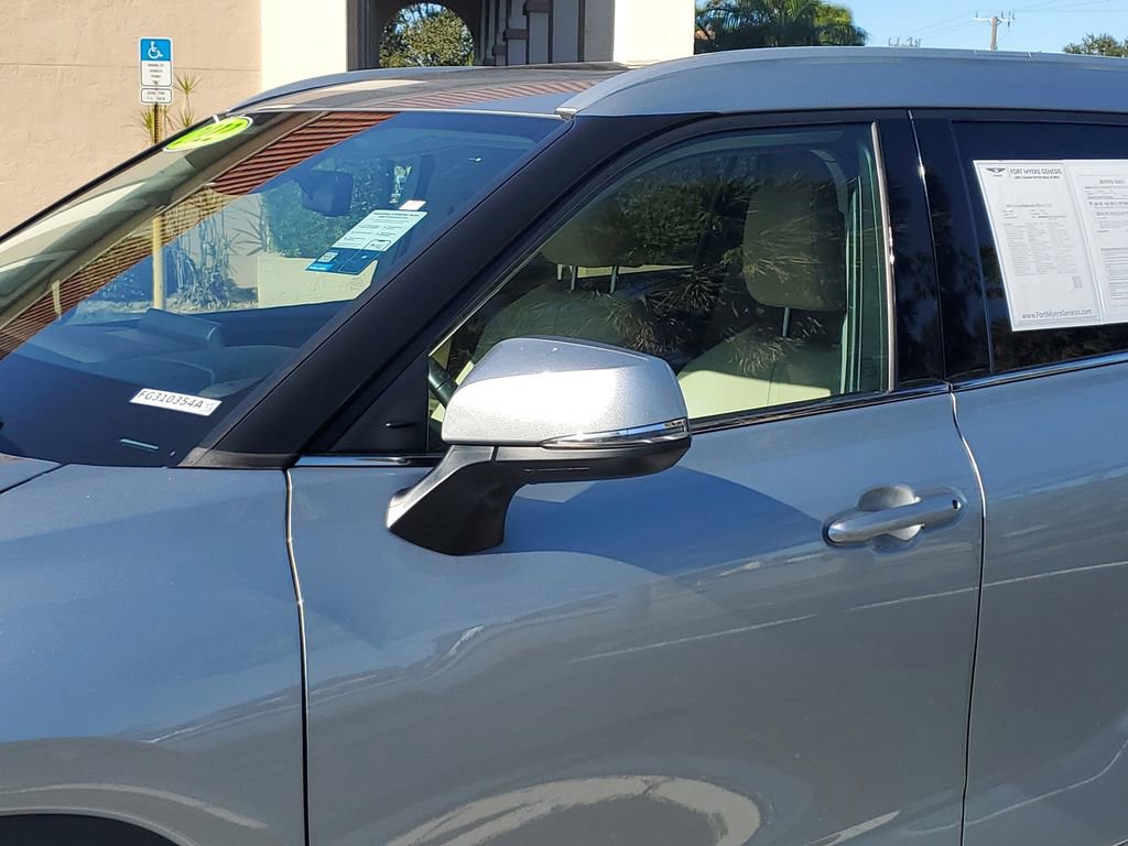 Used 2022 Toyota Highlander XLE image 12