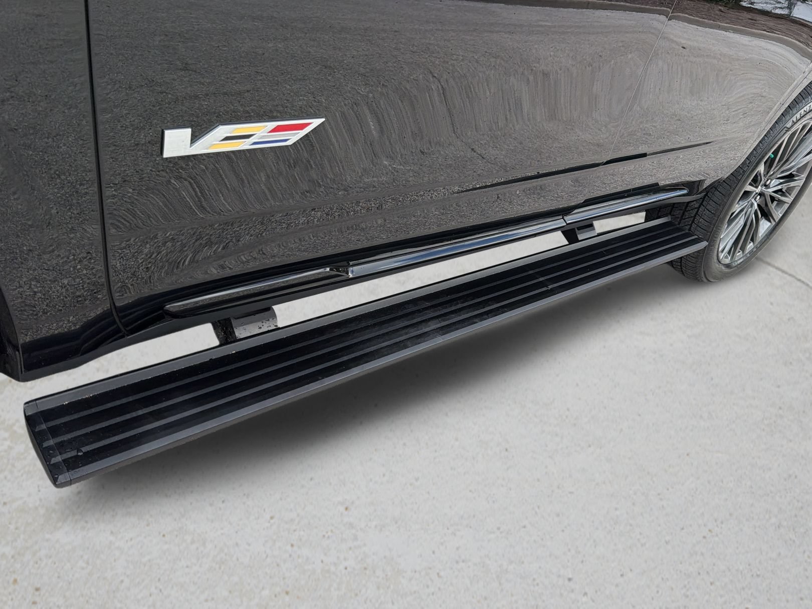 Certified 2023 Cadillac Escalade V AWD/4WD image 33