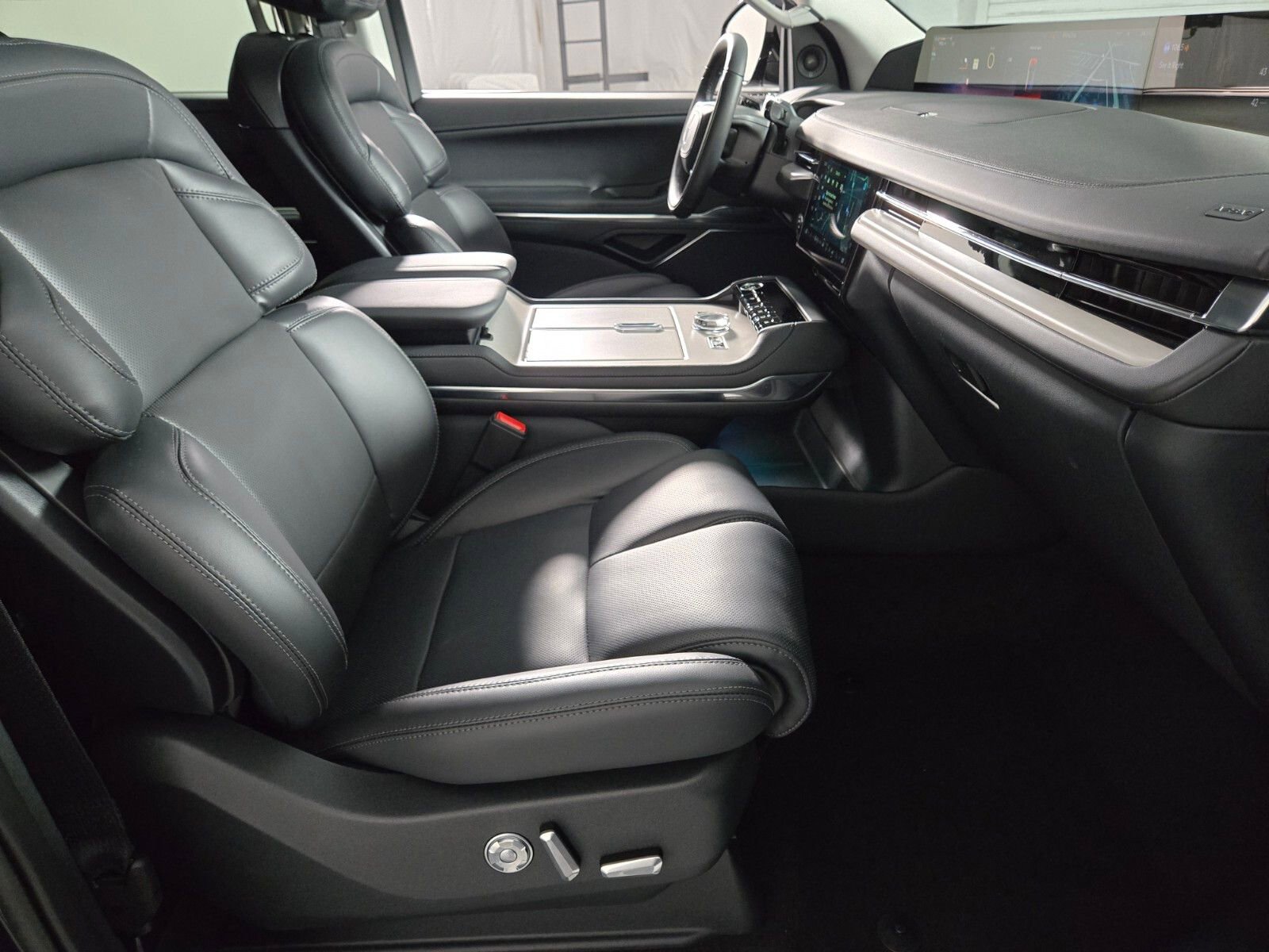 New 2026 Lincoln Navigator Premiere image 19