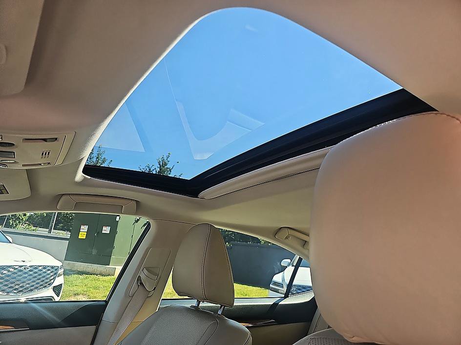 Used 2015 Lexus ES 300h w/ Navigation System Package FWD image 29