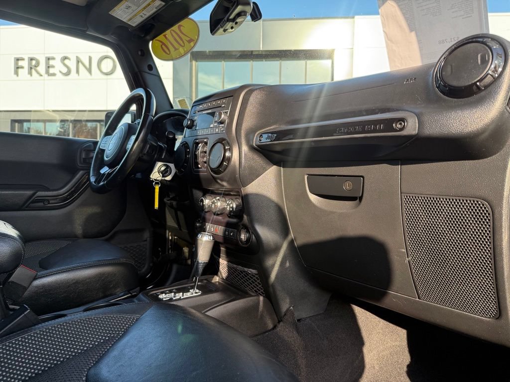 Used 2016 Jeep Wrangler Unlimited Sahara AWD/4WD image 16