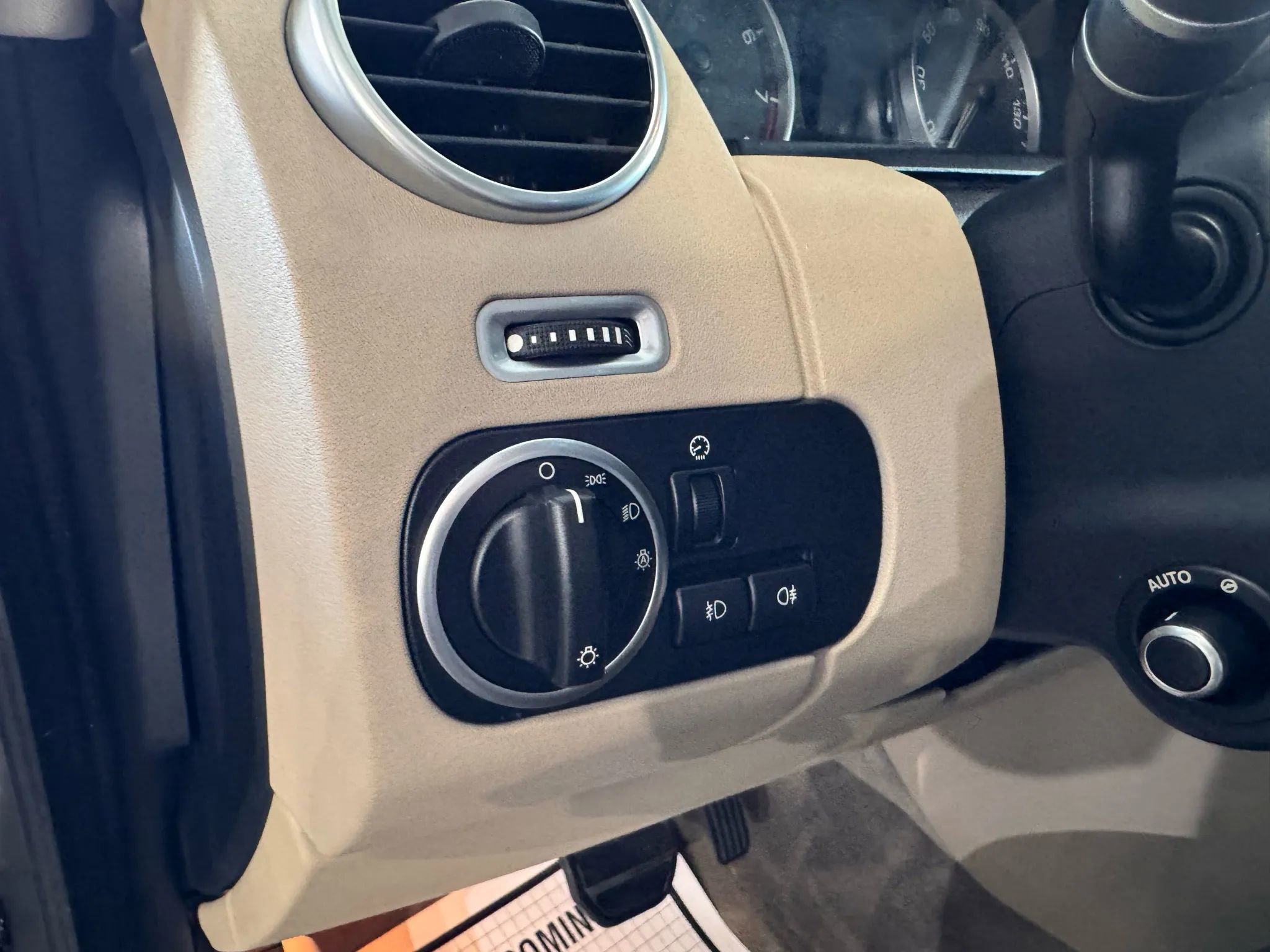 Used 2016 Land Rover LR4 HSE LUX image 31