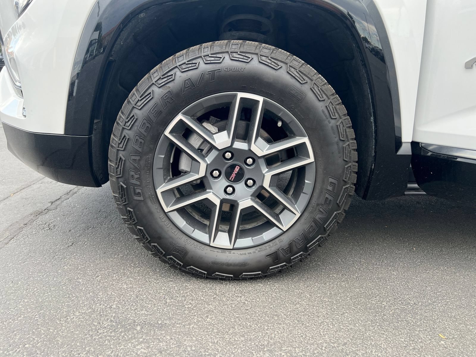 Used 2026 GMC Terrain AT4 w/ Convenience Package III AWD/4WD image 27