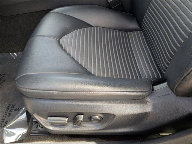 Used 2023 Toyota Camry SE FWD image 11