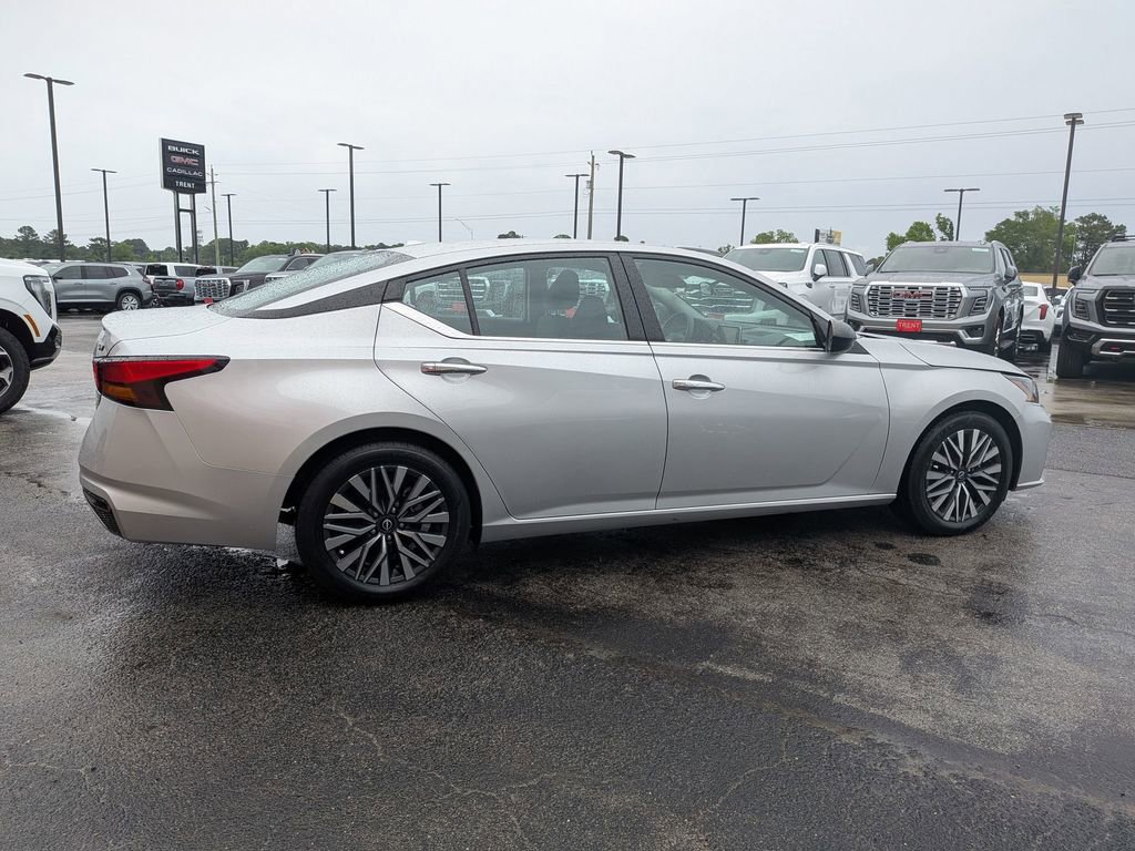 Used 2024 Nissan Altima 2.5 SV FWD image 5