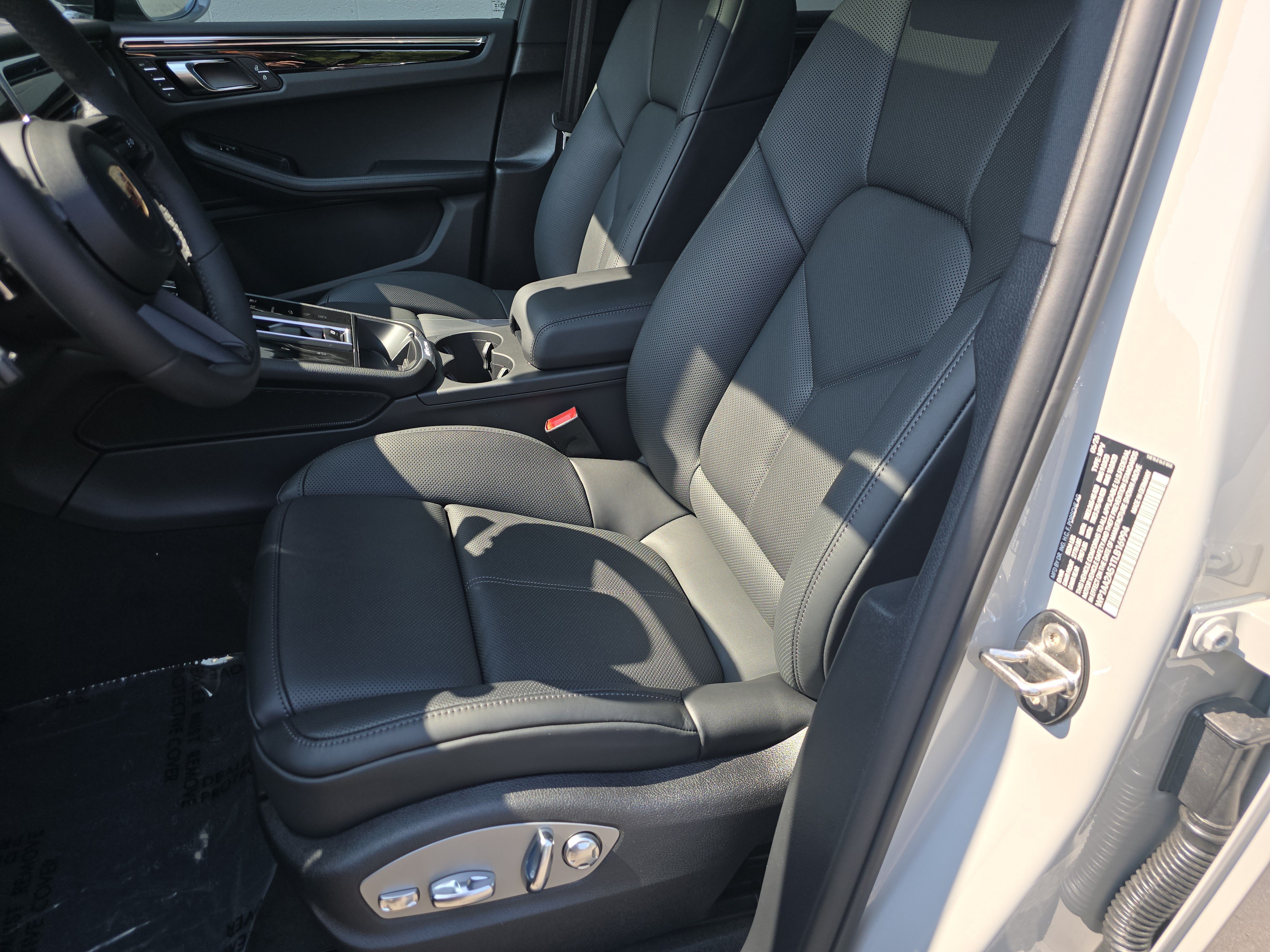 New 2026 Porsche Macan Turbo AWD/4WD image 4