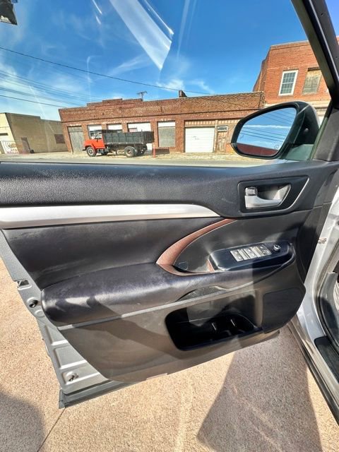 Used 2017 Toyota Highlander XLE image 20