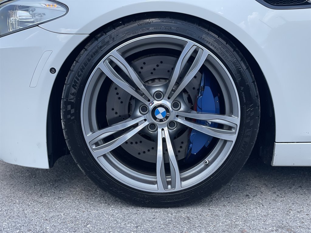 Used 2013 BMW M5 RWD image 40
