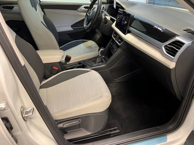 Certified 2025 Volkswagen Taos SE FWD image 10