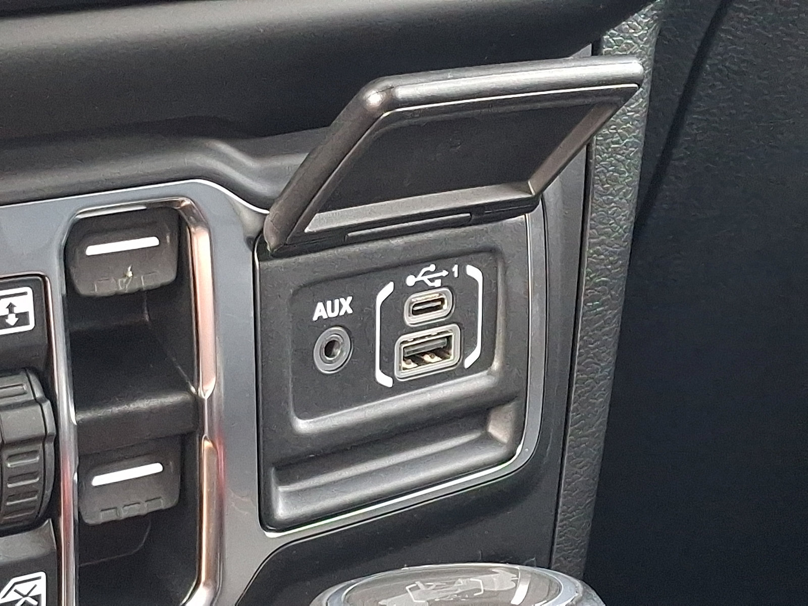 Certified 2022 Jeep Wrangler Unlimited Sahara AWD/4WD image 25