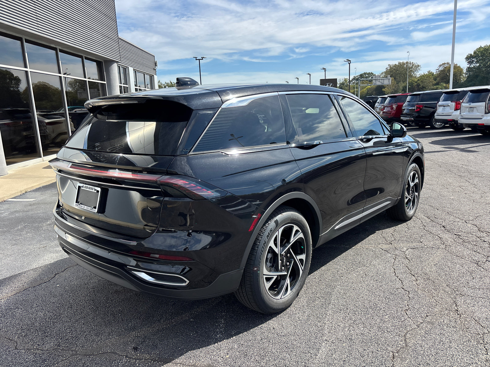 Used 2025 Lincoln Nautilus Premier AWD/4WD image 7