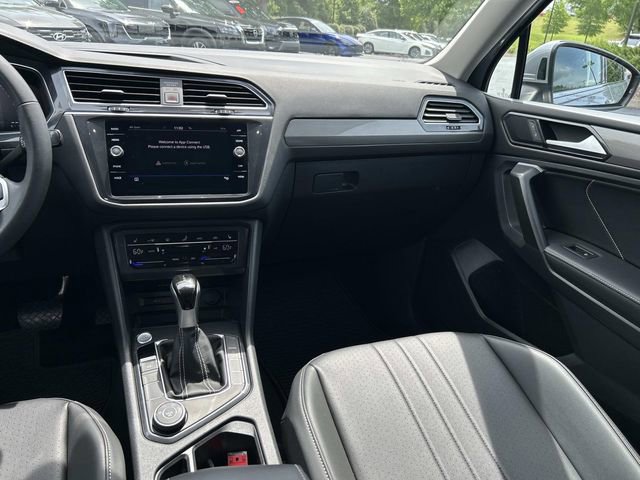 Used 2024 Volkswagen Tiguan SE AWD/4WD image 17