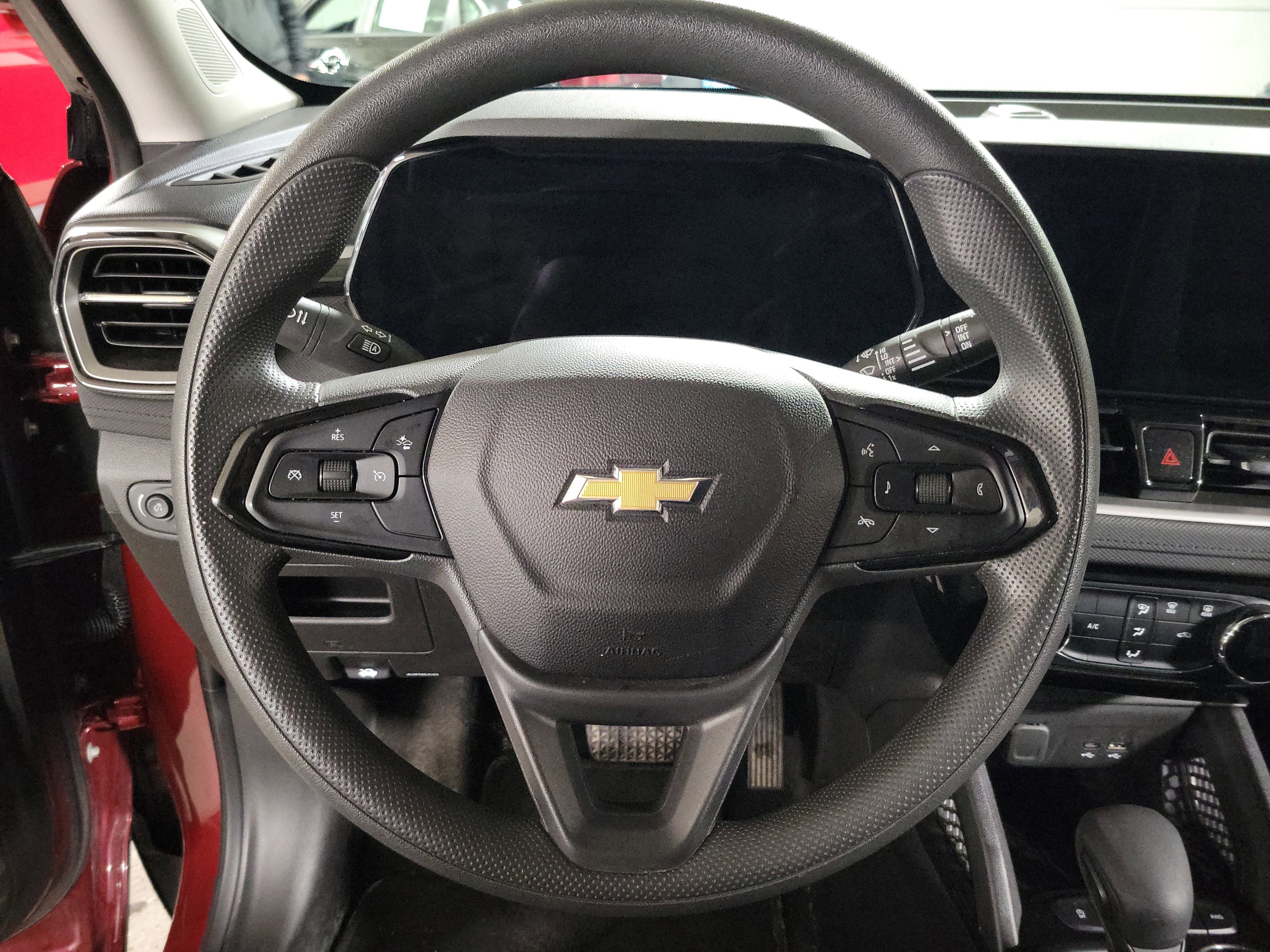 Used 2025 Chevrolet TrailBlazer LT AWD/4WD image 23