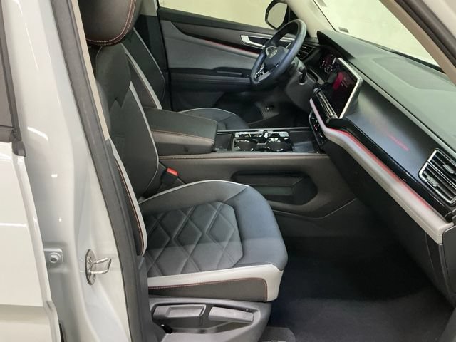 Used 2024 Volkswagen Atlas Peak Edition SE AWD/4WD image 23