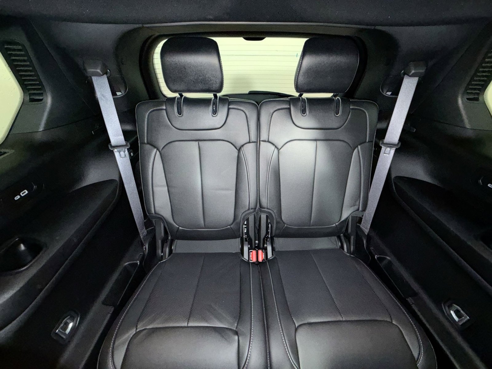 Used 2024 Jeep Grand Cherokee L Limited w/ Luxury Tech Group II image 26