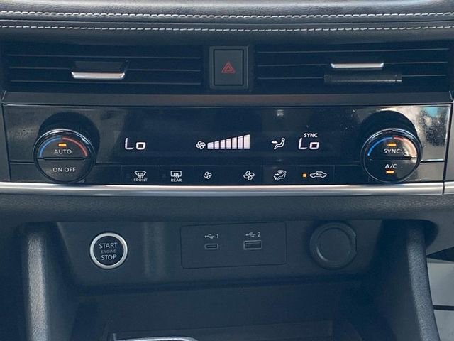 Used 2023 Nissan Rogue SV image 11