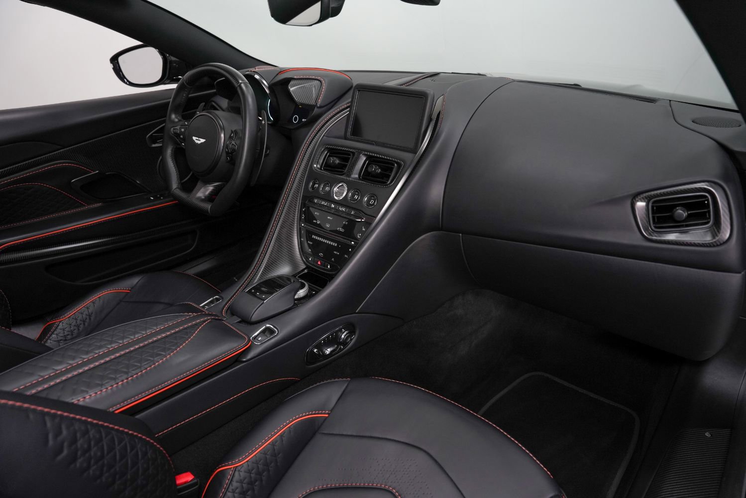 Used 2022 Aston Martin DBS Superleggera Volante RWD image 29
